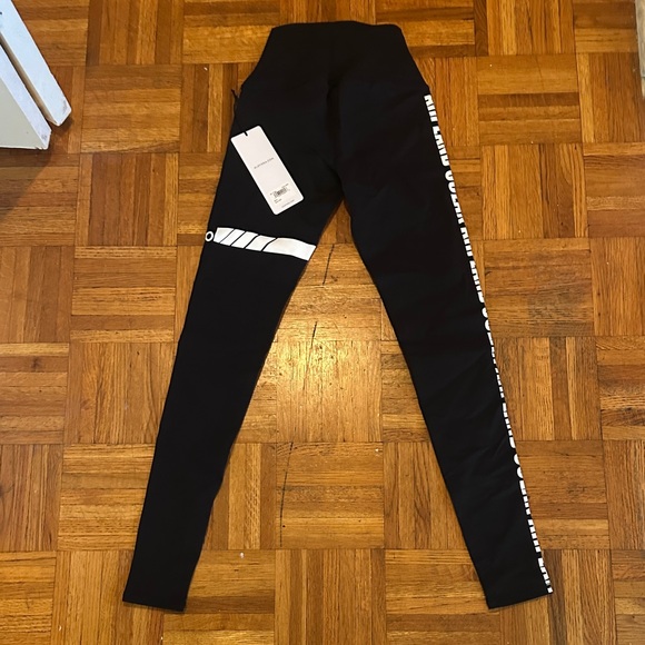ALO Yoga Black Leggings with White Accents - Picture 4 of 6